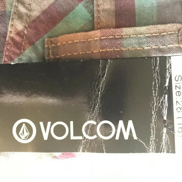 Vintage NWT Volcom Cargo Plaid shorts Youth - Picture 3 of 8